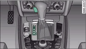 Audi A4: multitronic®, tiptronic (6-speed gearbox). Detail of the centre console: Selector lever with interlock button