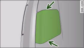 Audi A4: Changing bulbs in boot lid. Boot lid: Opening the cover in the boot lid